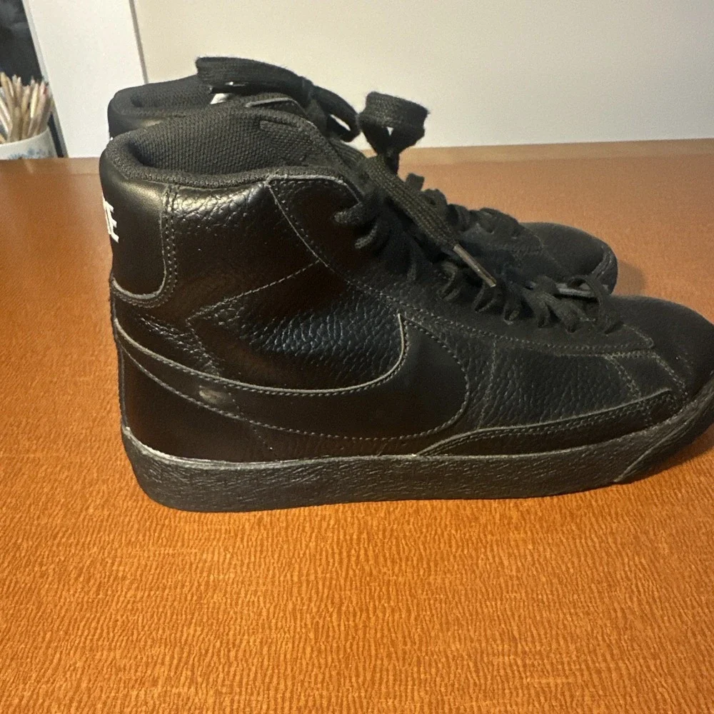 Nike Blazer Mid Triple Black‎ Casual Leather Sneakers 895850-001 - 7 Youth